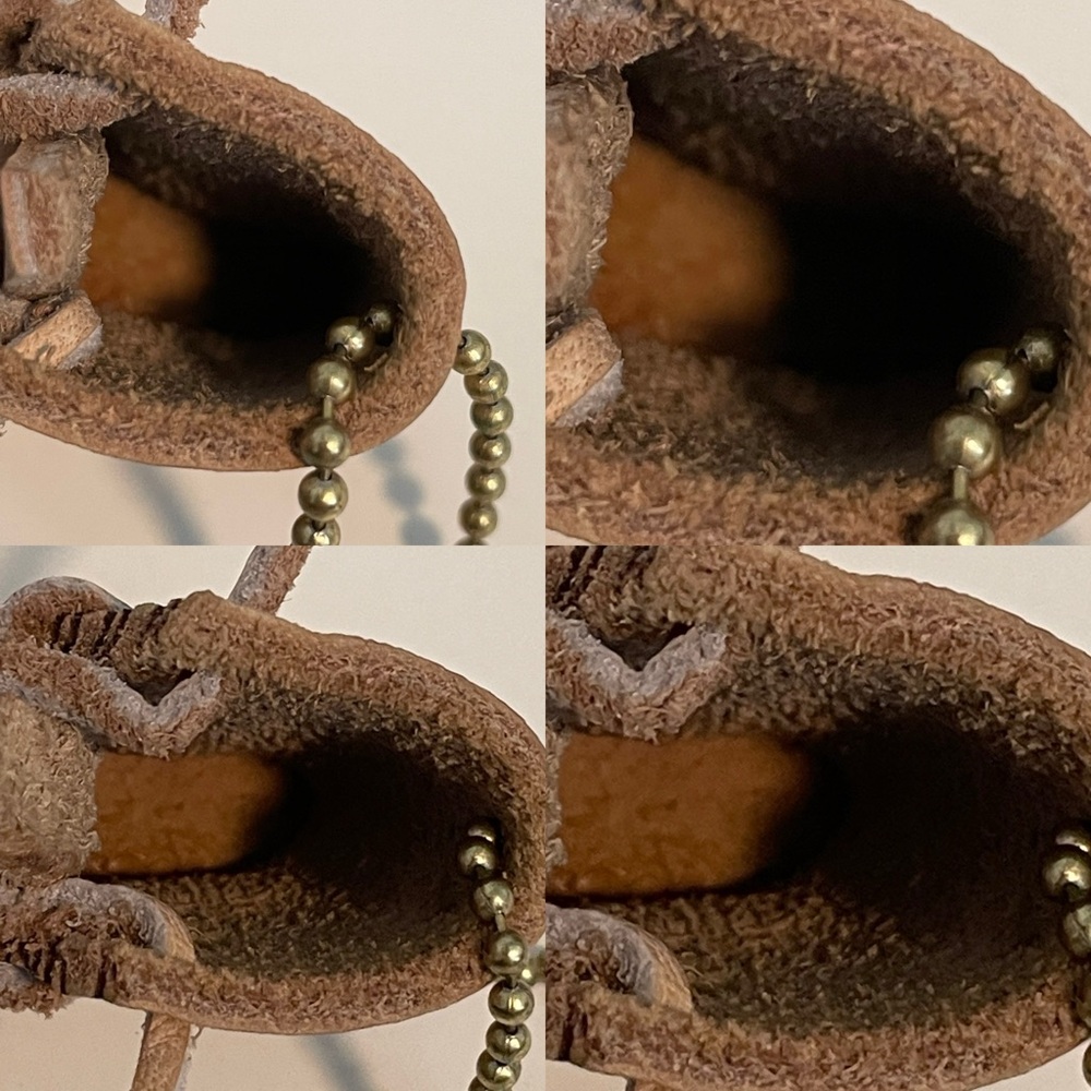 El Salvador, C.A. Brown Leather Mini Boot Souvenir Keychain with Laces & Chain - Picture 3 of 10